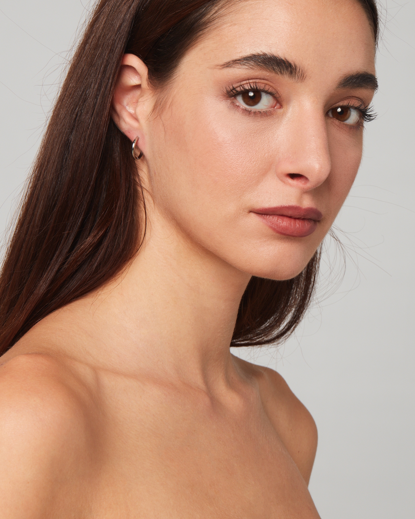Delicate hoop earrings (silver shade)