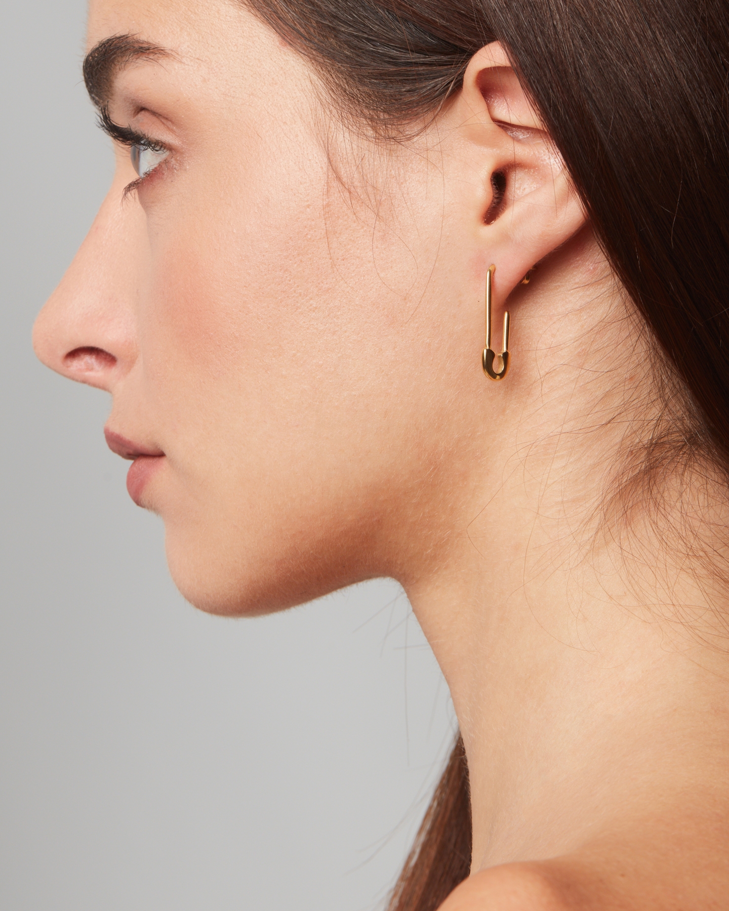 Catch earrings