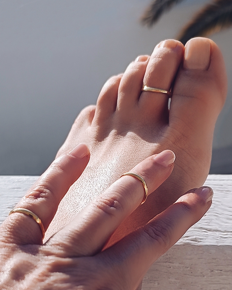 Delicate multi ring (gold shade)